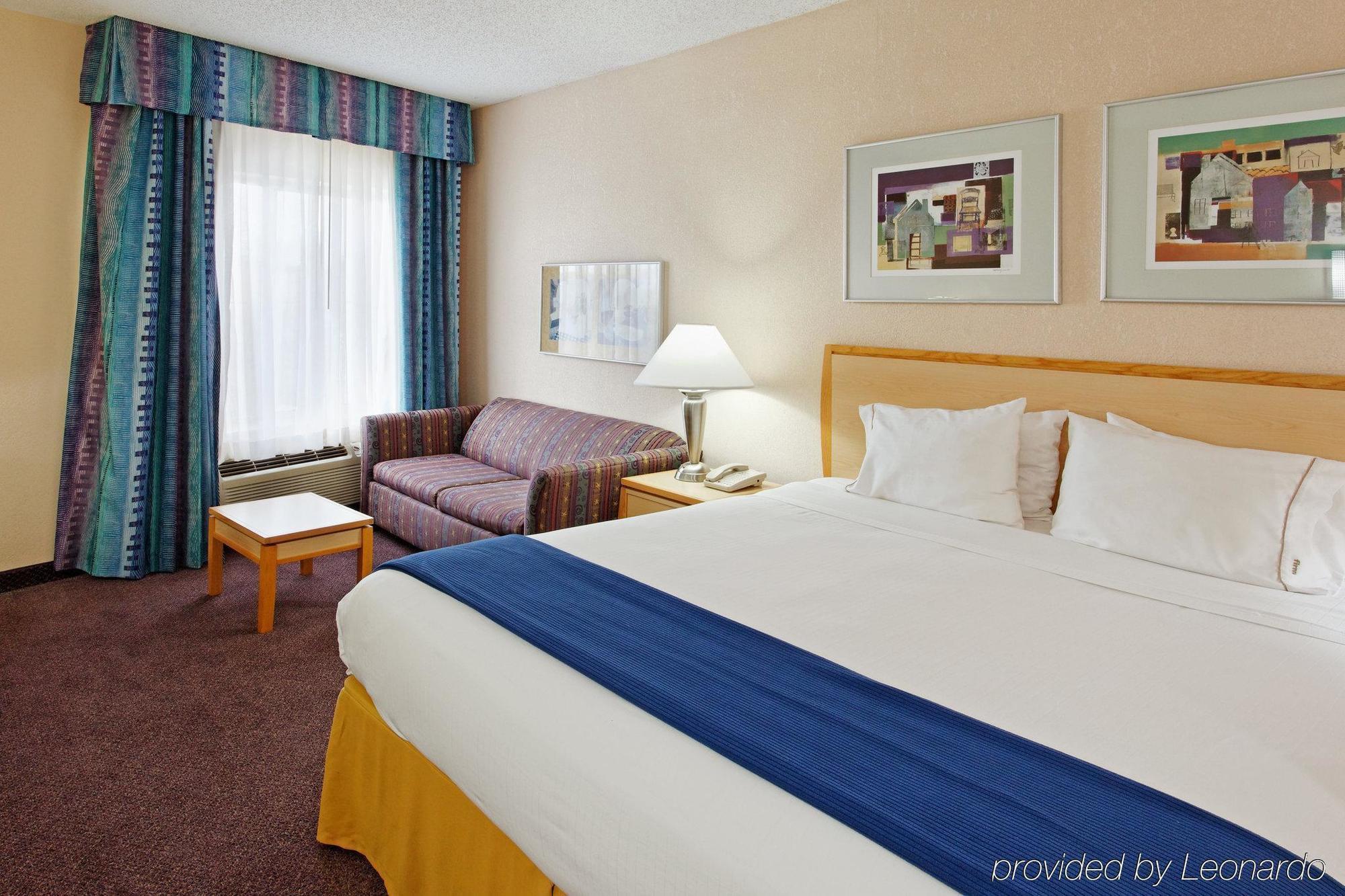 Holiday Inn Express Hotel & Suites San Antonio - Rivercenter Area By Ihg Номер фото